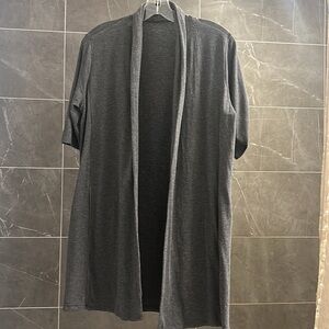 Eileen Fisher short sleeve cardigan/top. Size small